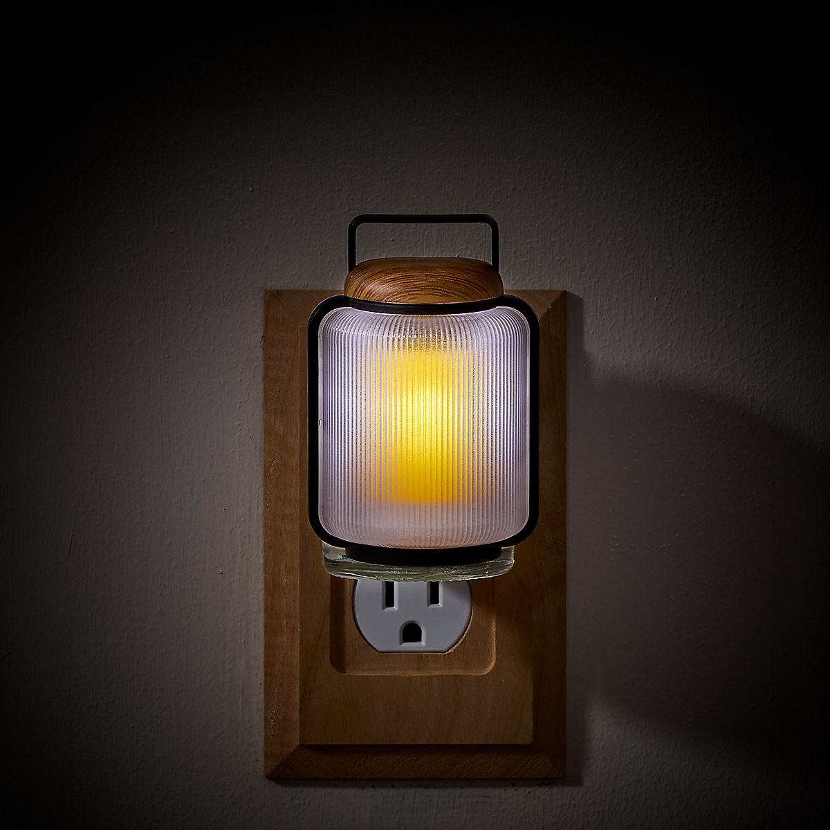 Lantern ScentPlug® Diffuser with Light - US 55503