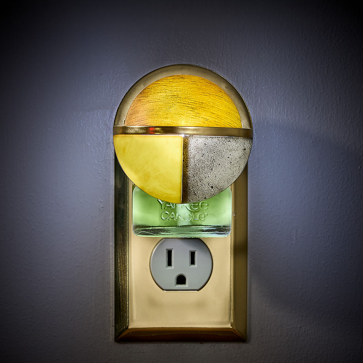 Moon Orbit ScentPlug® Diffuser with Light - US 74265