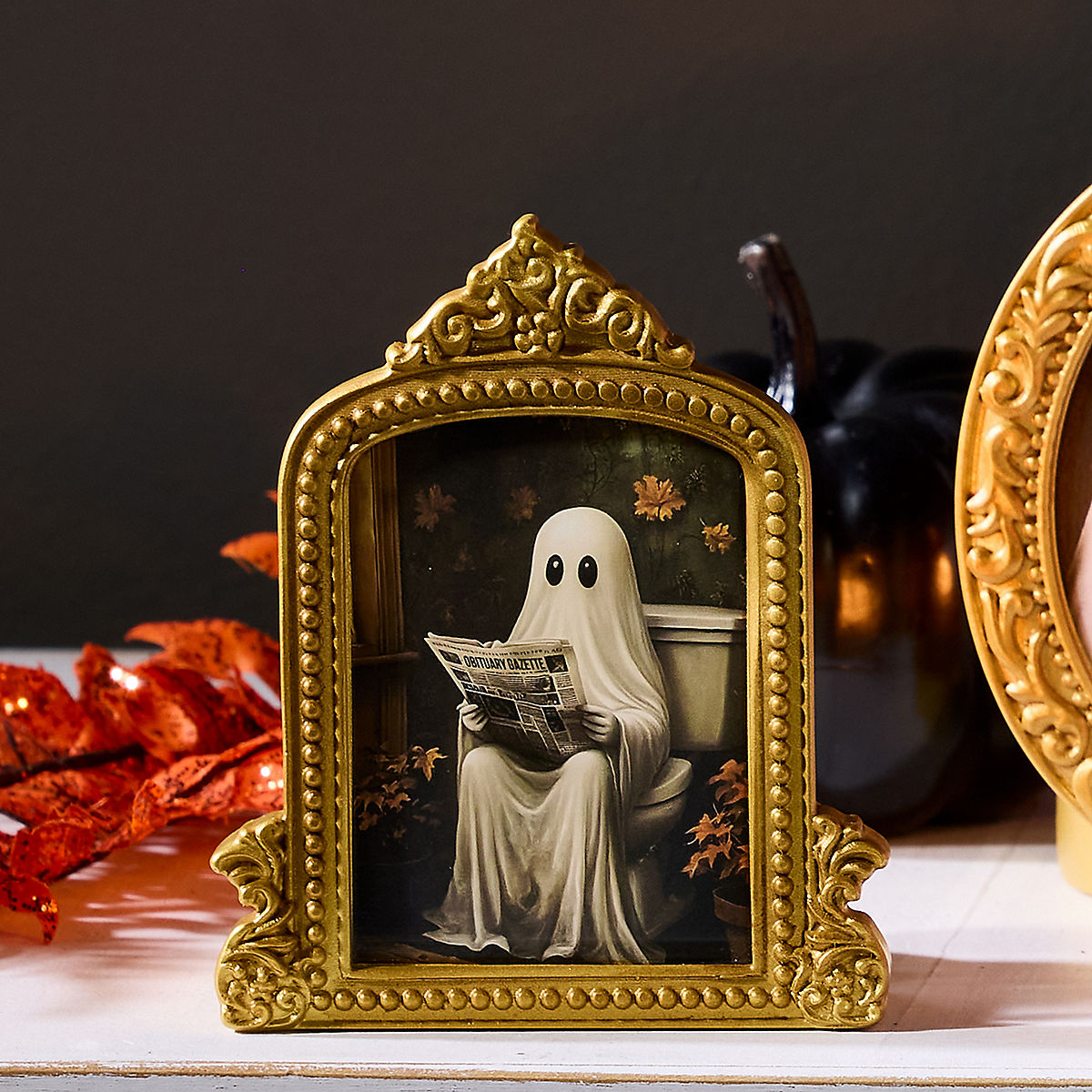 Reading Ghost Portrait Tea Light Candle Holder - US 32880