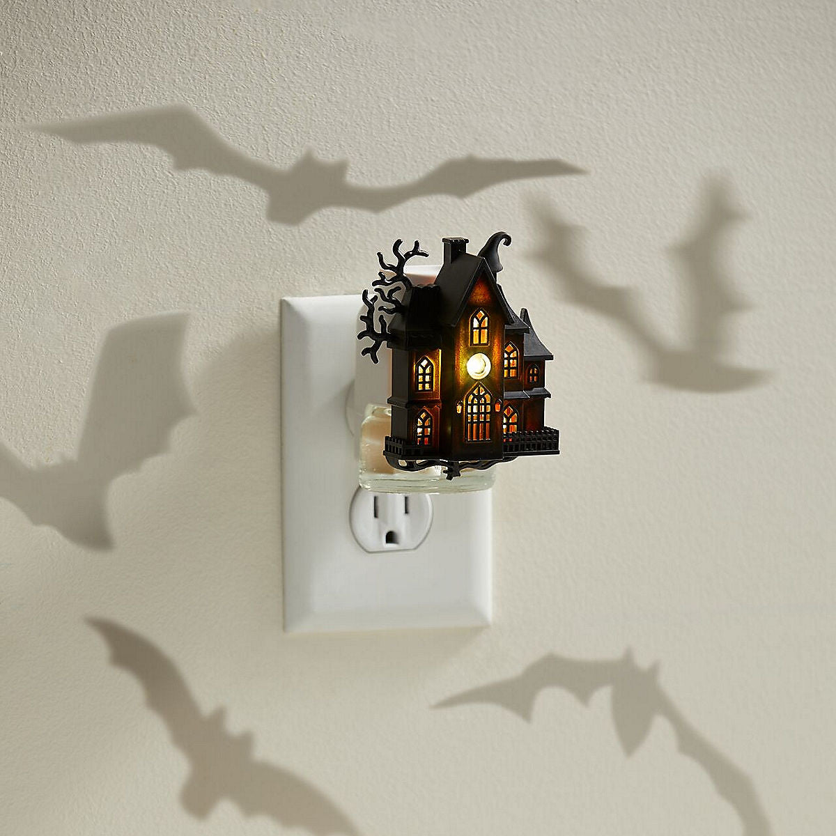 Haunted House ScentPlug® Diffuser w/ Light Sensor - US 63473