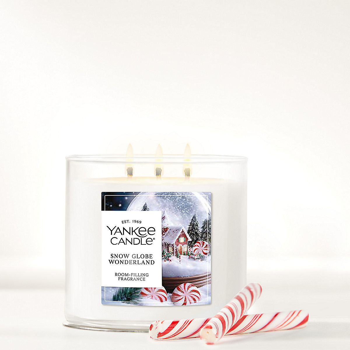 Snow Globe Wonderland 3-Wick Candle - US 10231