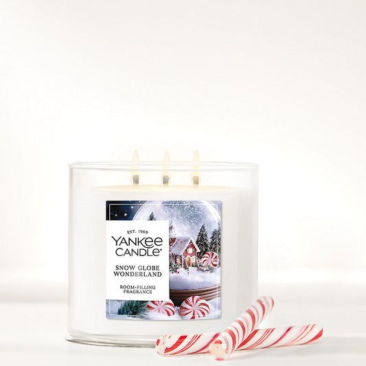 Snow Globe Wonderland 3-Wick Candle - US 10231