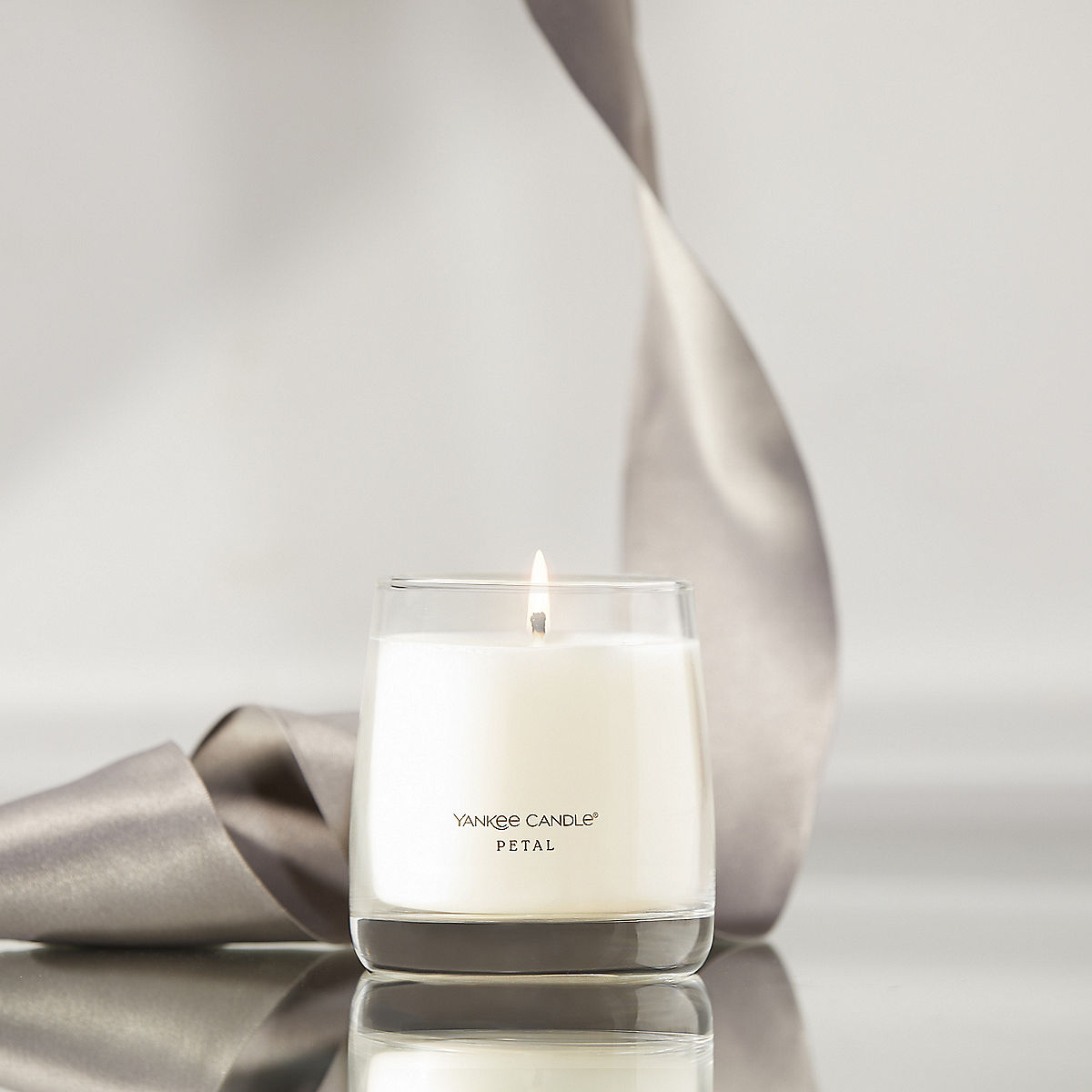 Petal Premium Single-Wick 7oz Candle - US 97811