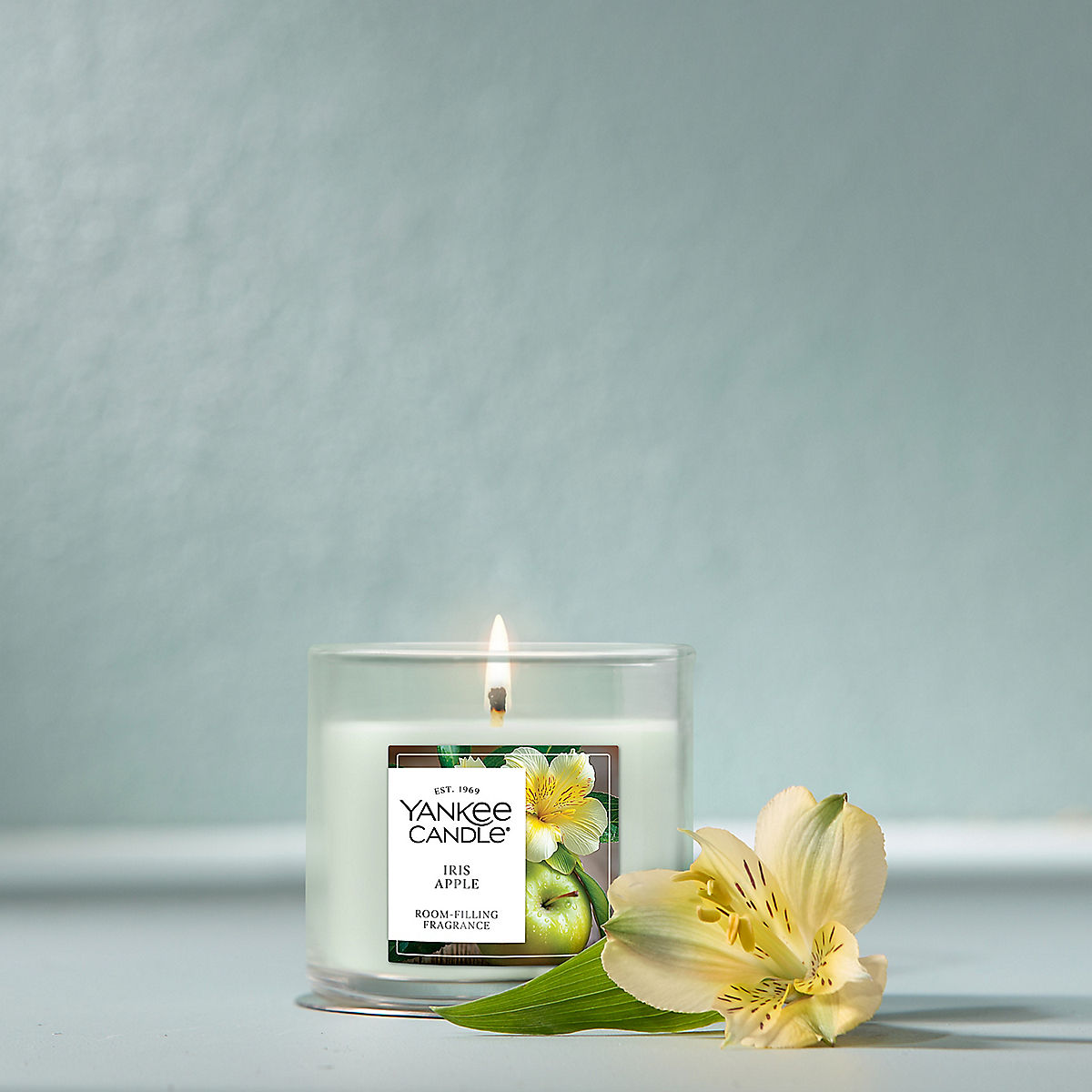 Iris Apple Small Tumbler Candle - US 24230