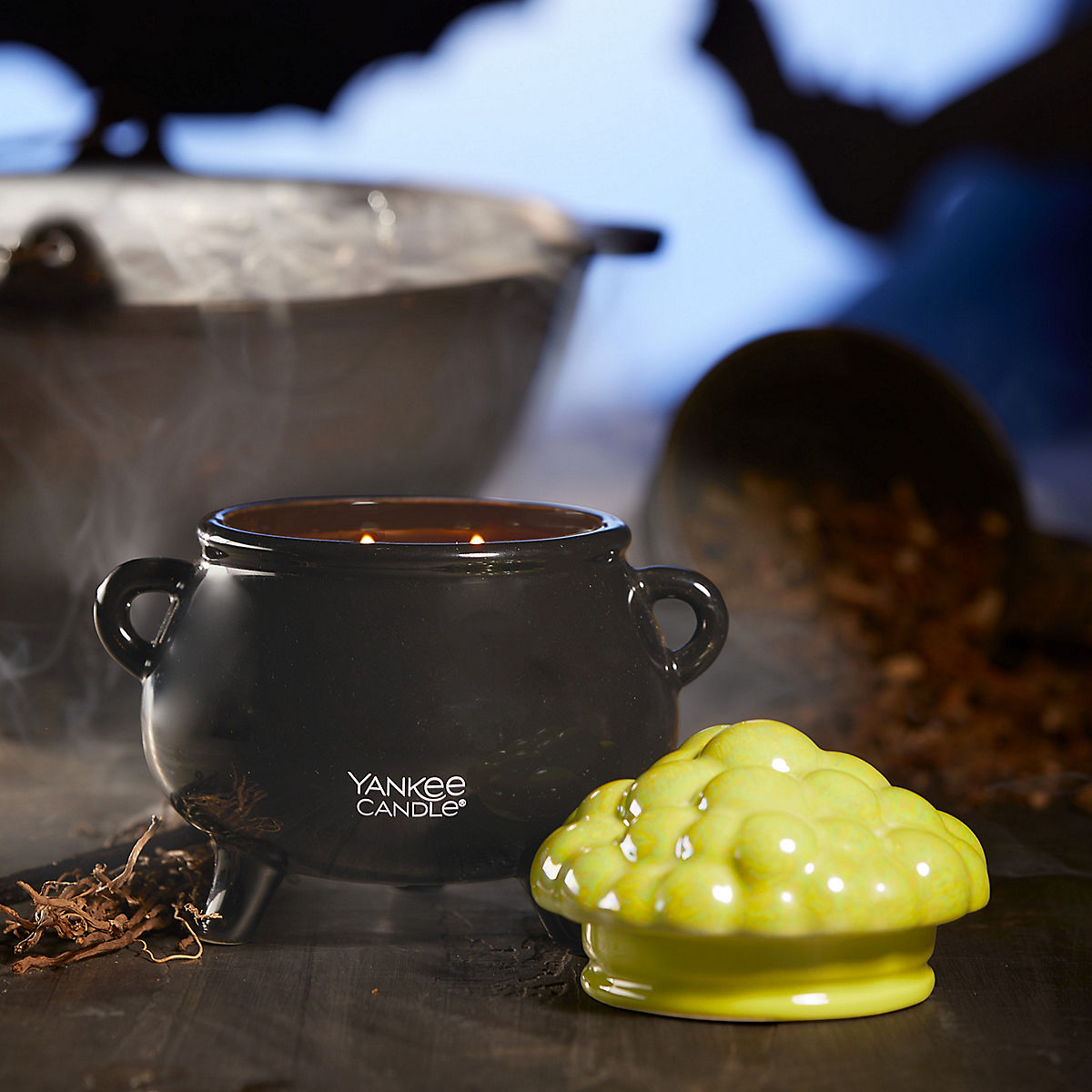 Phantom Bookshop Bubbling Cauldron Candle - US 07113