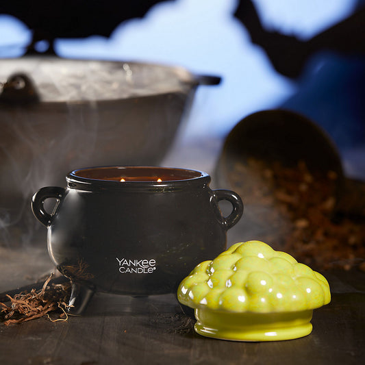 Phantom Bookshop Bubbling Cauldron Candle - US 07113